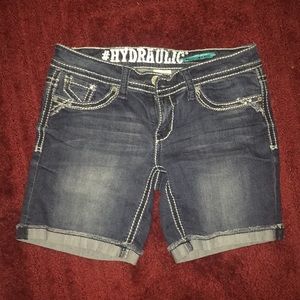 Hydraulic jean shorts